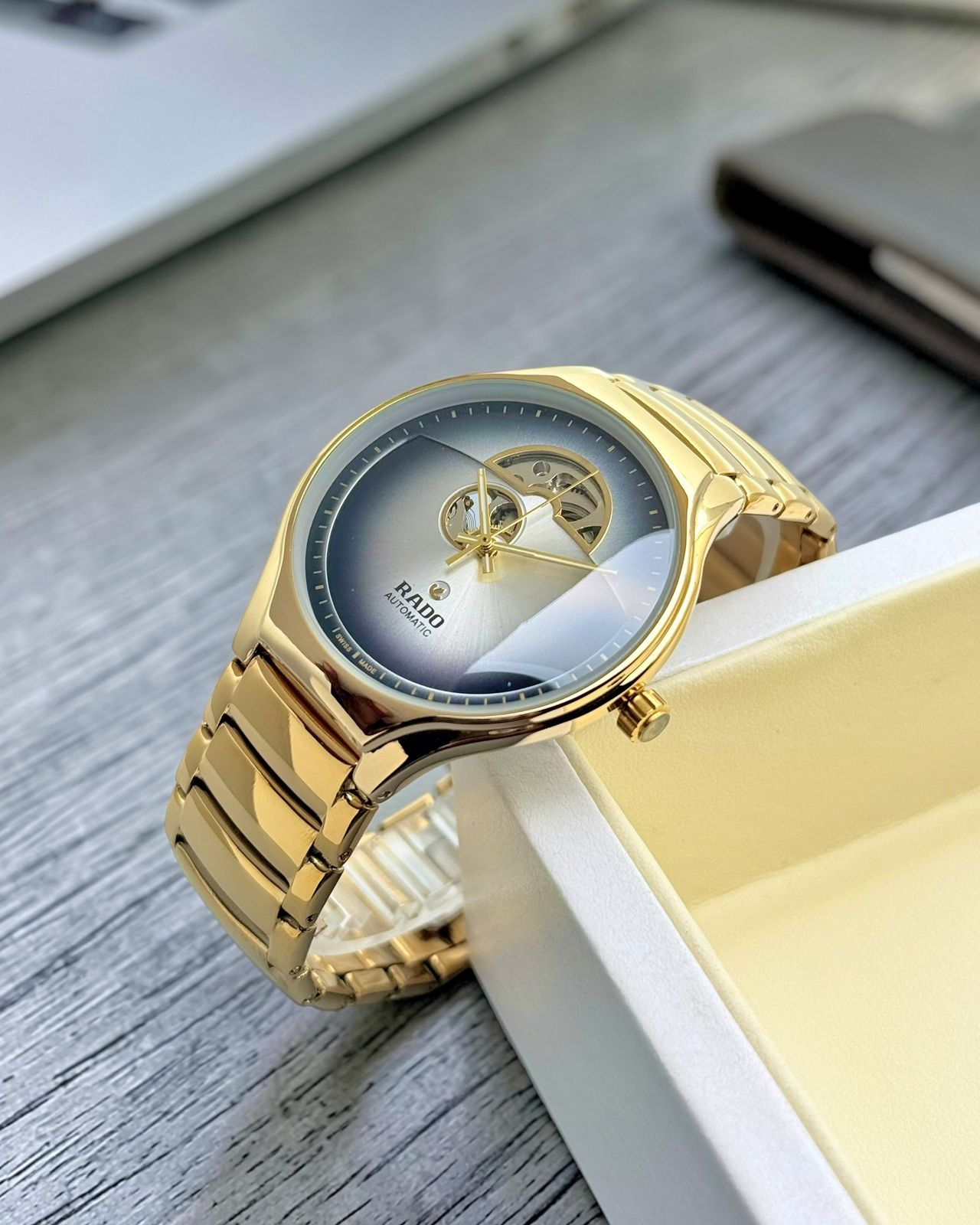 RADO With styling metal strap